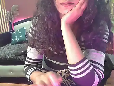 Snapshot of shaalu_sharma chatting on November 1, 8:05 am shaalu sharma online show from November 1, 8:05 am