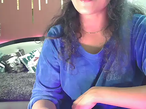 Snapshot of shaalu_sharma chatting on November 19, 6:35 am shaalu sharma online show from November 19, 6:35 am