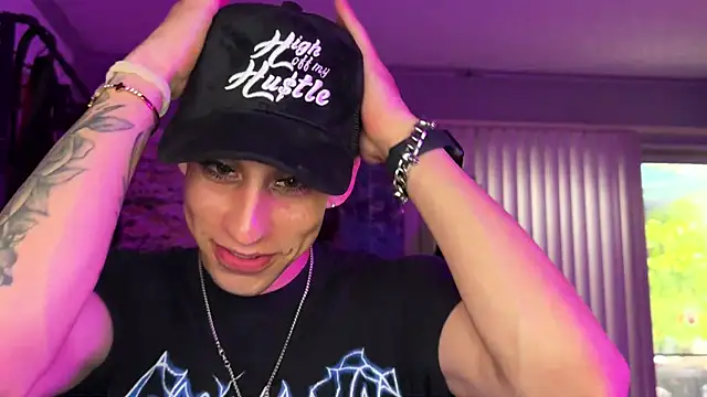 xoFrankie online show from October 14, 11:27 pm