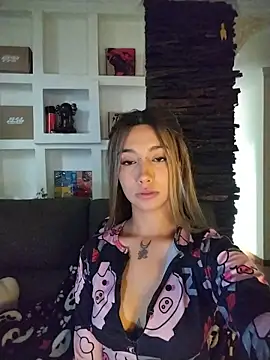 Snapshot of Ella_rr chatting on December 14, 8:24 pm Ella rr online show from December 14, 8:24 pm