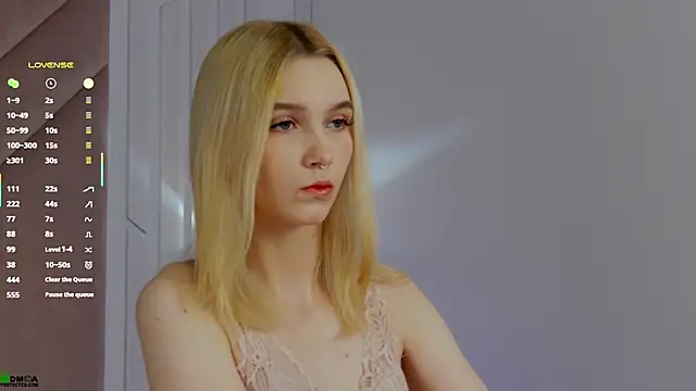 Snapshot of SaraHearts chatting on October 9, 1:36 am SaraHearts online show from October 9, 1:36 am