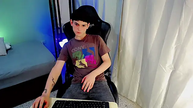 dilan hott  online show from September 15, 8:09 pm