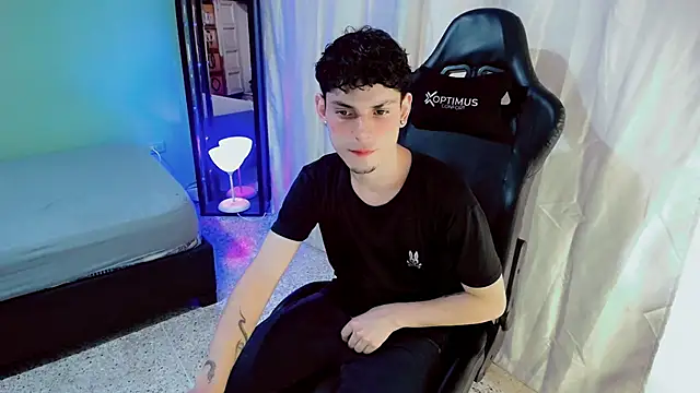 dilan hott  online show from October 7, 8:28 pm