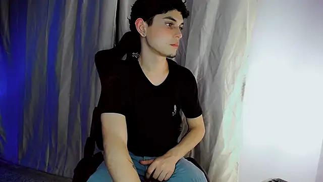 dilan hott  online show from October 8, 11:57 pm