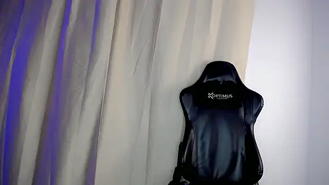 dilan hott  online show from October 25, 8:25 pm