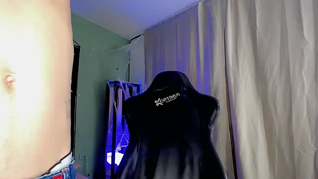 dilan hott  online show from October 31, 8:21 pm