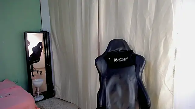 dilan hott  online show from November 19, 8:31 pm