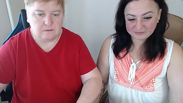 Snapshot of Bertie_Adeline chatting on September 15, 7:19 am Bertie Adeline online show from September 15, 7:19 am