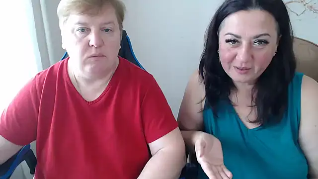 Snapshot of Bertie_Adeline chatting on September 28, 8:20 am Bertie Adeline online show from September 28, 8:20 am