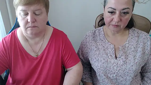 Snapshot of Bertie_Adeline chatting on September 29, 8:30 am Bertie Adeline online show from September 29, 8:30 am