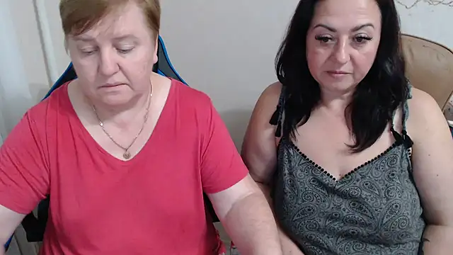 Snapshot of Bertie_Adeline chatting on September 29, 8:35 pm Bertie Adeline online show from September 29, 8:35 pm