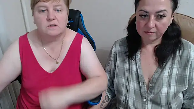 Snapshot of Bertie_Adeline chatting on October 4, 8:18 pm Bertie Adeline online show from October 4, 8:18 pm