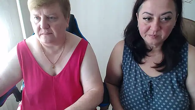 Snapshot of Bertie_Adeline chatting on October 5, 8:45 am Bertie Adeline online show from October 5, 8:45 am