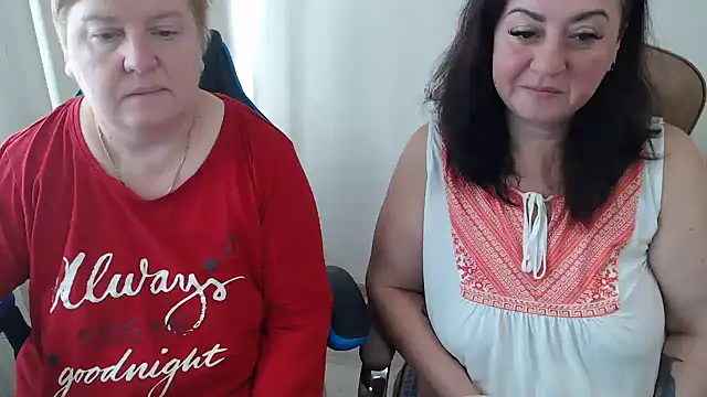 Snapshot of Bertie_Adeline chatting on October 12, 6:23 am Bertie Adeline online show from October 12, 6:23 am