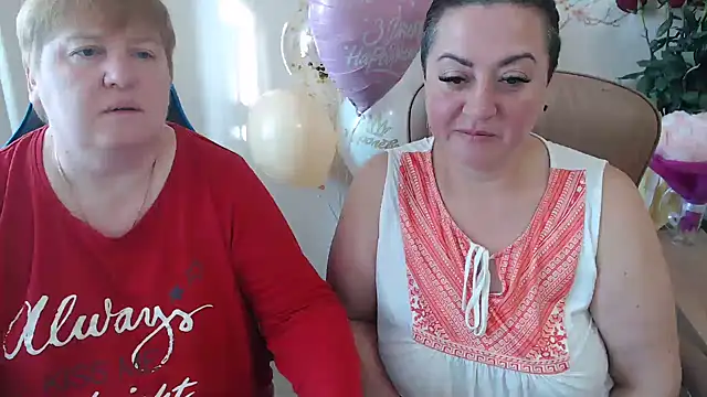 Snapshot of Bertie_Adeline chatting on October 16, 6:36 am Bertie Adeline online show from October 16, 6:36 am