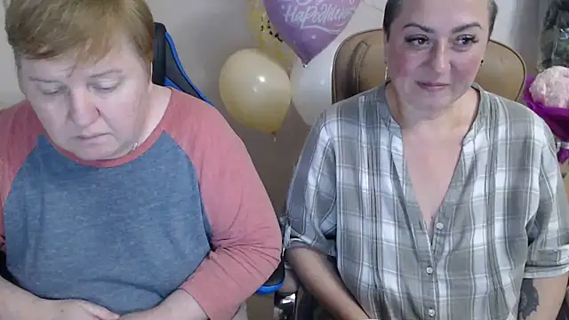 Snapshot of Bertie_Adeline chatting on October 16, 7:04 pm Bertie Adeline online show from October 16, 7:04 pm