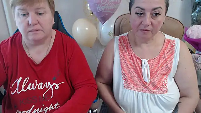 Snapshot of Bertie_Adeline chatting on October 17, 7:11 am Bertie Adeline online show from October 17, 7:11 am