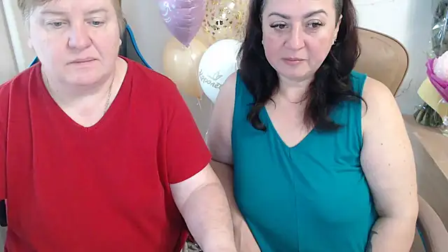 Snapshot of Bertie_Adeline chatting on October 18, 7:20 am Bertie Adeline online show from October 18, 7:20 am