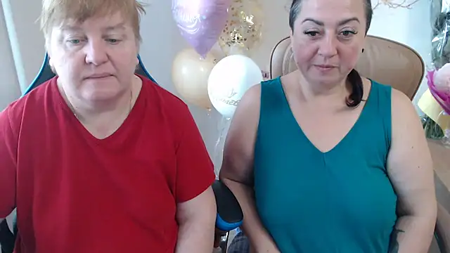 Snapshot of Bertie_Adeline chatting on October 19, 8:04 am Bertie Adeline online show from October 19, 8:04 am