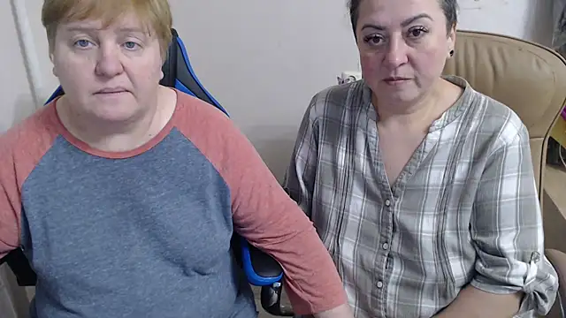 Snapshot of Bertie_Adeline chatting on October 24, 3:19 pm Bertie Adeline online show from October 24, 3:19 pm