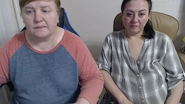 Snapshot of Bertie_Adeline chatting on October 25, 7:52 pm Bertie Adeline online show from October 25, 7:52 pm