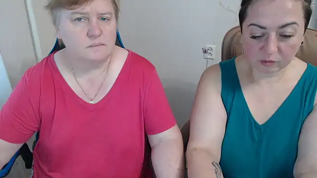 Snapshot of Bertie_Adeline chatting on November 4, 8:02 am Bertie Adeline online show from November 4, 8:02 am