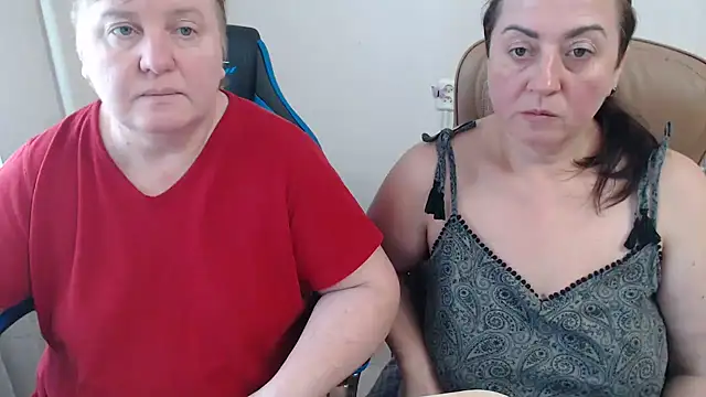 Snapshot of Bertie_Adeline chatting on November 11, 11:32 am Bertie Adeline online show from November 11, 11:32 am