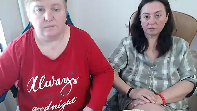 Snapshot of Bertie_Adeline chatting on November 13, 9:30 am Bertie Adeline online show from November 13, 9:30 am