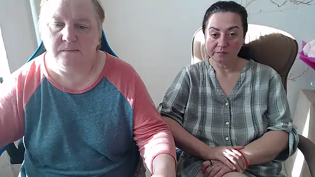 Snapshot of Bertie_Adeline chatting on November 14, 9:41 am Bertie Adeline online show from November 14, 9:41 am