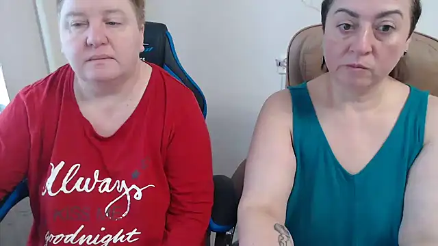 Snapshot of Bertie_Adeline chatting on November 16, 7:58 am Bertie Adeline online show from November 16, 7:58 am