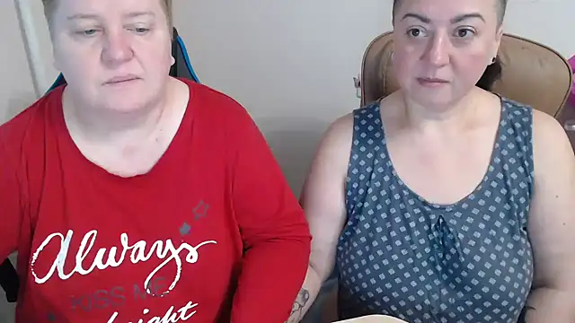 Snapshot of Bertie_Adeline chatting on November 22, 7:51 am Bertie Adeline online show from November 22, 7:51 am