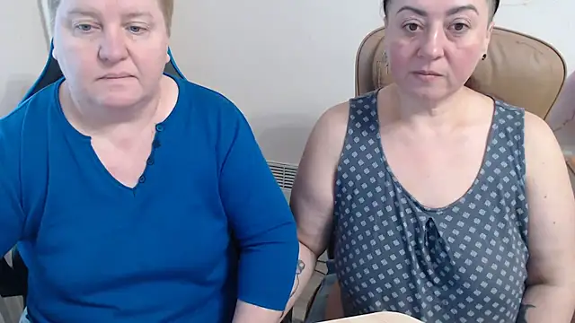 Snapshot of Bertie_Adeline chatting on November 23, 9:20 am Bertie Adeline online show from November 23, 9:20 am