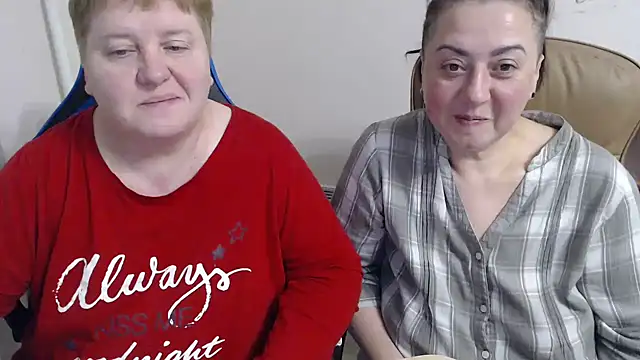 Snapshot of Bertie_Adeline chatting on November 25, 6:08 pm Bertie Adeline online show from November 25, 6:08 pm