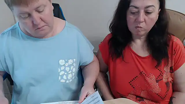 Snapshot of Bertie_Adeline chatting on November 29, 10:18 am Bertie Adeline online show from November 29, 10:18 am