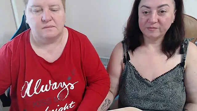 Snapshot of Bertie_Adeline chatting on November 30, 8:51 am Bertie Adeline online show from November 30, 8:51 am