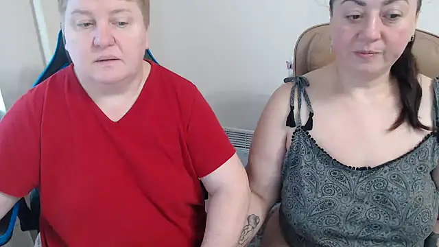 Snapshot of Bertie_Adeline chatting on December 4, 9:18 am Bertie Adeline online show from December 4, 9:18 am