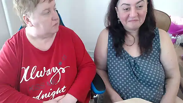 Snapshot of Bertie_Adeline chatting on December 5, 9:40 am Bertie Adeline online show from December 5, 9:40 am