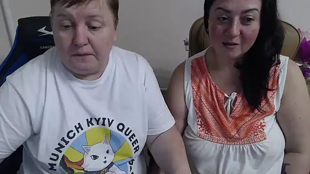 Snapshot of Bertie_Adeline chatting on December 13, 7:53 pm Bertie Adeline online show from December 13, 7:53 pm