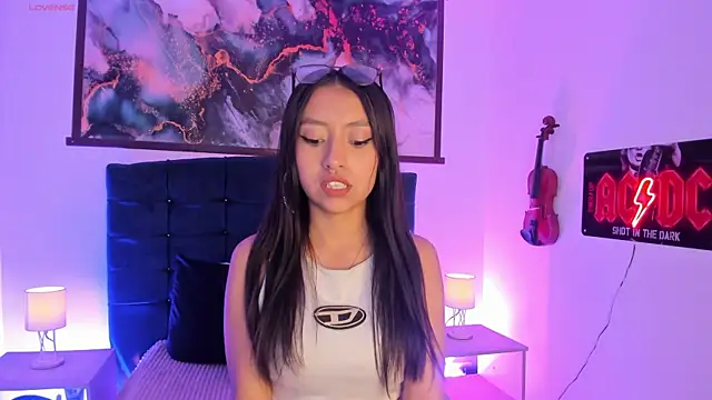 Luna Moo  online show from November 29, 11:52 pm