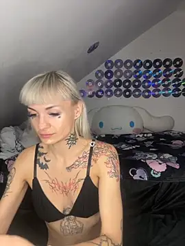 Snapshot of FluffySlutt chatting on September 18, 2:30 pm FluffySlutt online show from September 18, 2:30 pm