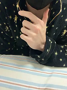 Snapshot of hijin11415 chatting on December 14, 1:27 pm hijin11415 online show from December 14, 1:27 pm