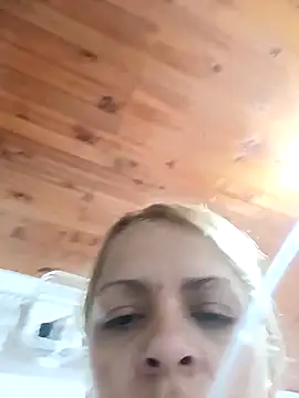 Alanna Grays online show from November 30, 4:00 pm