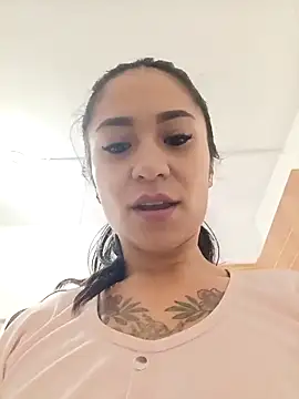 Liahdiaz  online show from October 21, 1:34 pm