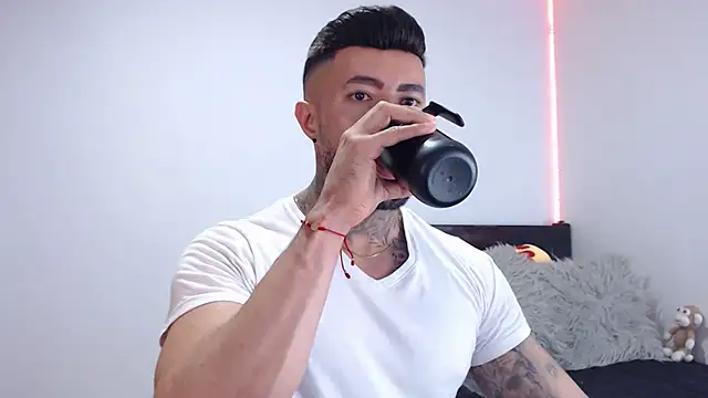 andrea de lucaa online show from September 9, 2:55 am