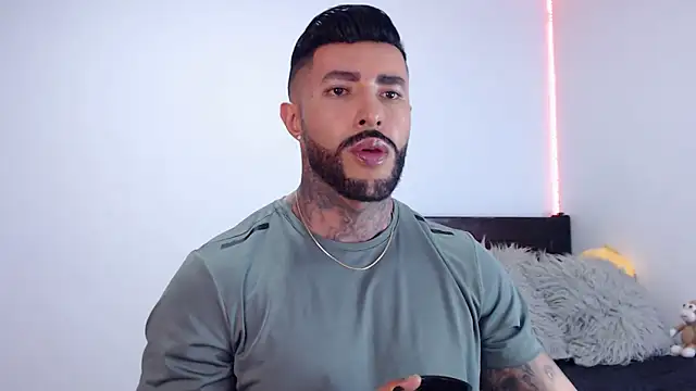 andrea de lucaa online show from October 7, 3:47 am