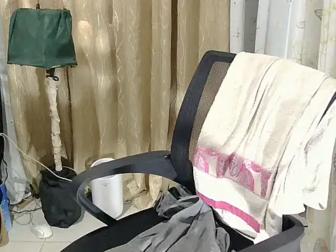 Pink Scarlet online show from November 21, 7:51 am