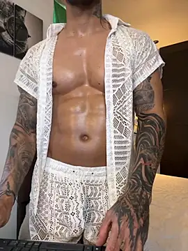 Snapshot of Tomy_maylon chatting on October 19, 3:23 pm Tomy maylon online show from October 19, 3:23 pm