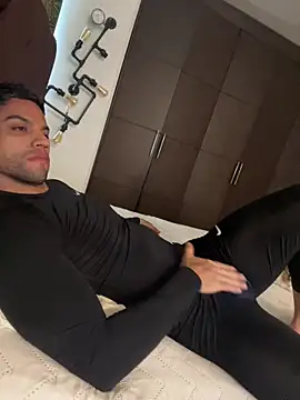 Snapshot of Tomy_maylon chatting on November 23, 7:02 pm Tomy maylon online show from November 23, 7:02 pm