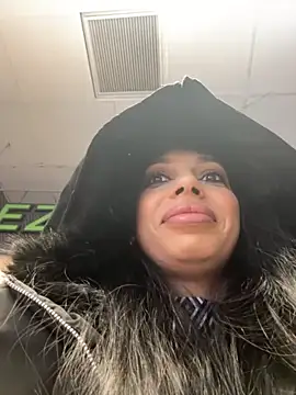 Bella Vixen  online show from November 6, 8:10 pm