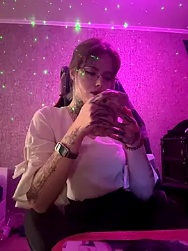 n1ghtcloud online show from September 22, 10:28 am